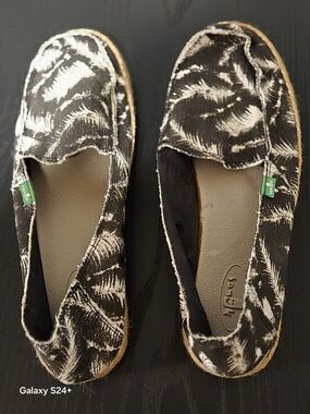 Sanuk Black & White Feather-Print Canvas Slip-On Espadrilles